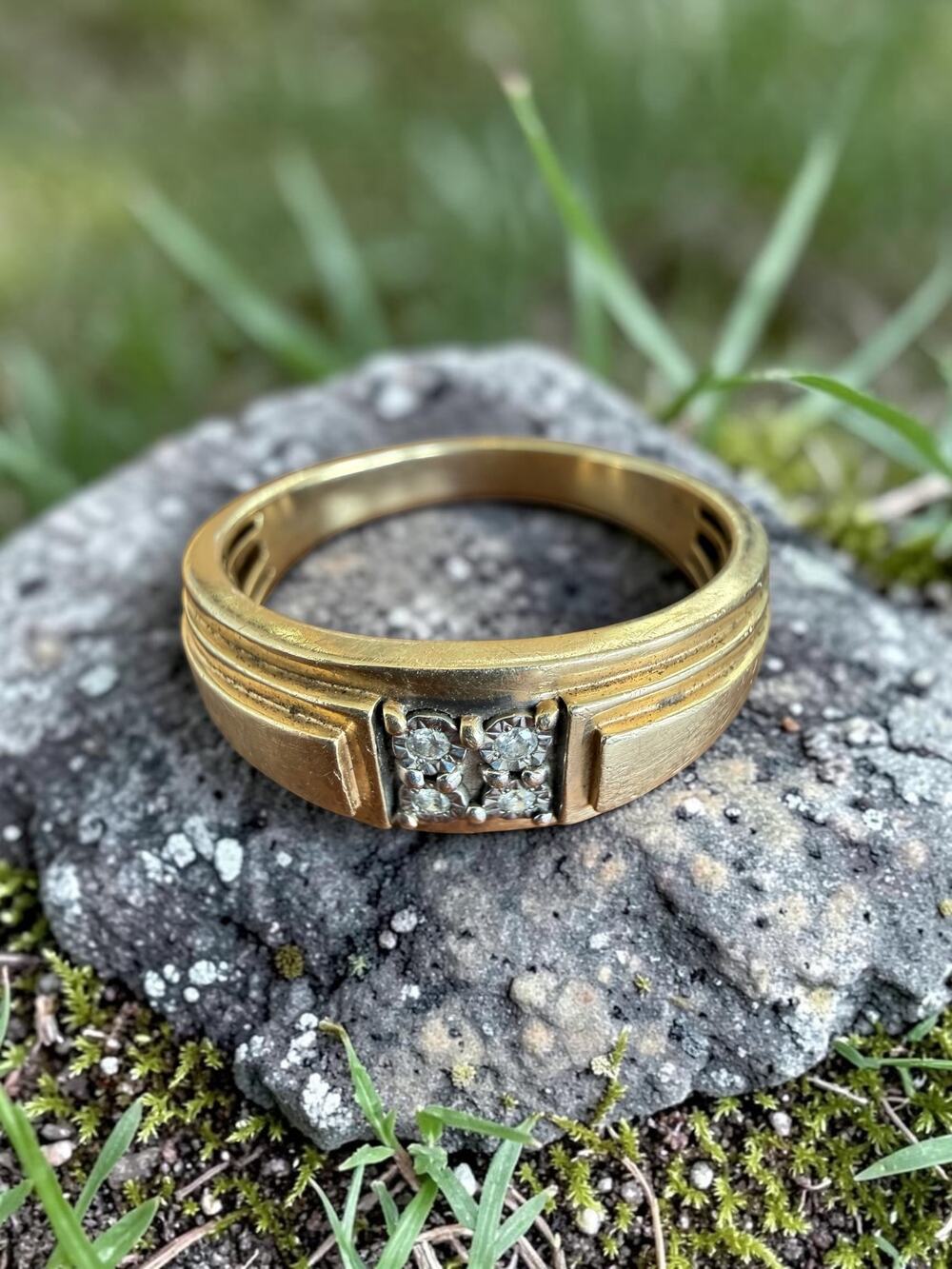 Vintage 10k Gold Diamond Wide Band Ring Two-Tone Panel Design